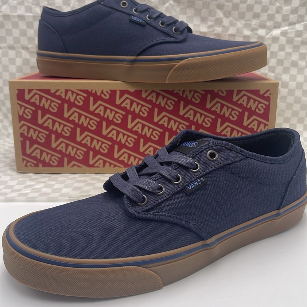 Vans WMNS Blue Brown Sneakers Classic Style Style Atwood
(12 Oz Canvas)Navy/Gum